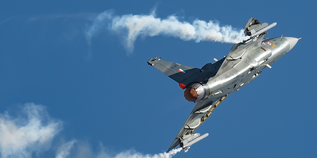 'Türkiye uçak yaptı' diye ayağa kalkan o ülkenin savaş uçağı çakıldı!