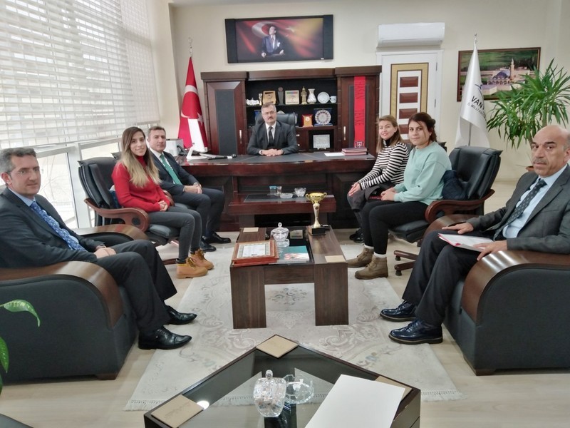 Türkiye üçüncüsü olan öğretmenlere başarı belgesi 