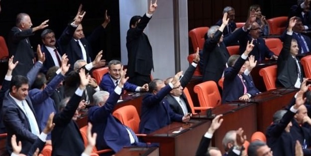 Türkiye uçurumdan döndü!