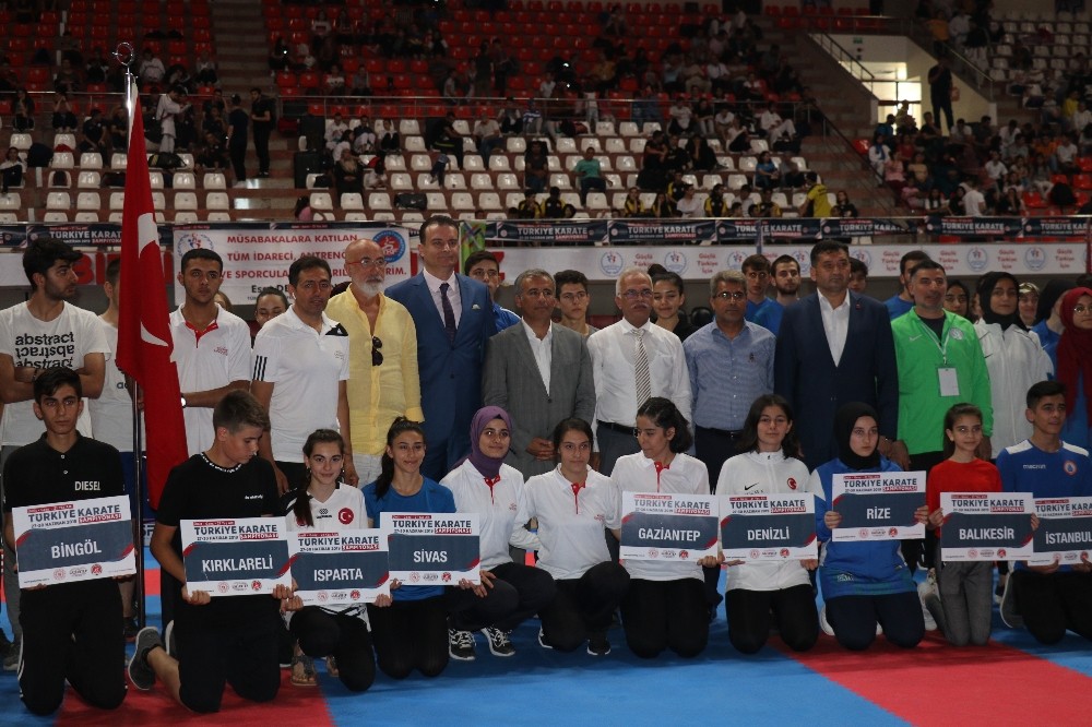 Türkiye Ümit, Genç ve U21 Karate Şampiyonası’nın resmi açılışı yapıldı 