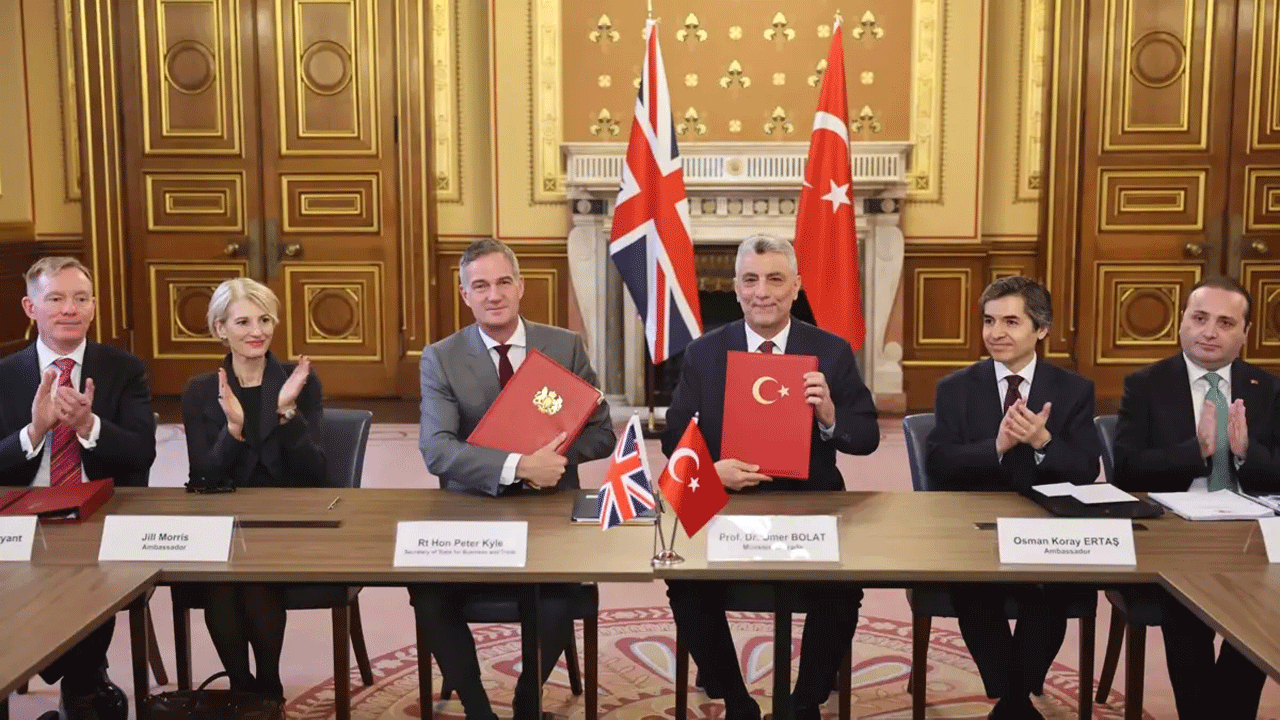 Türkiye ve İngiltere arasında dev ticaret köprüsü! 40 milyar dolarlık hedef için imzalar atıldı!