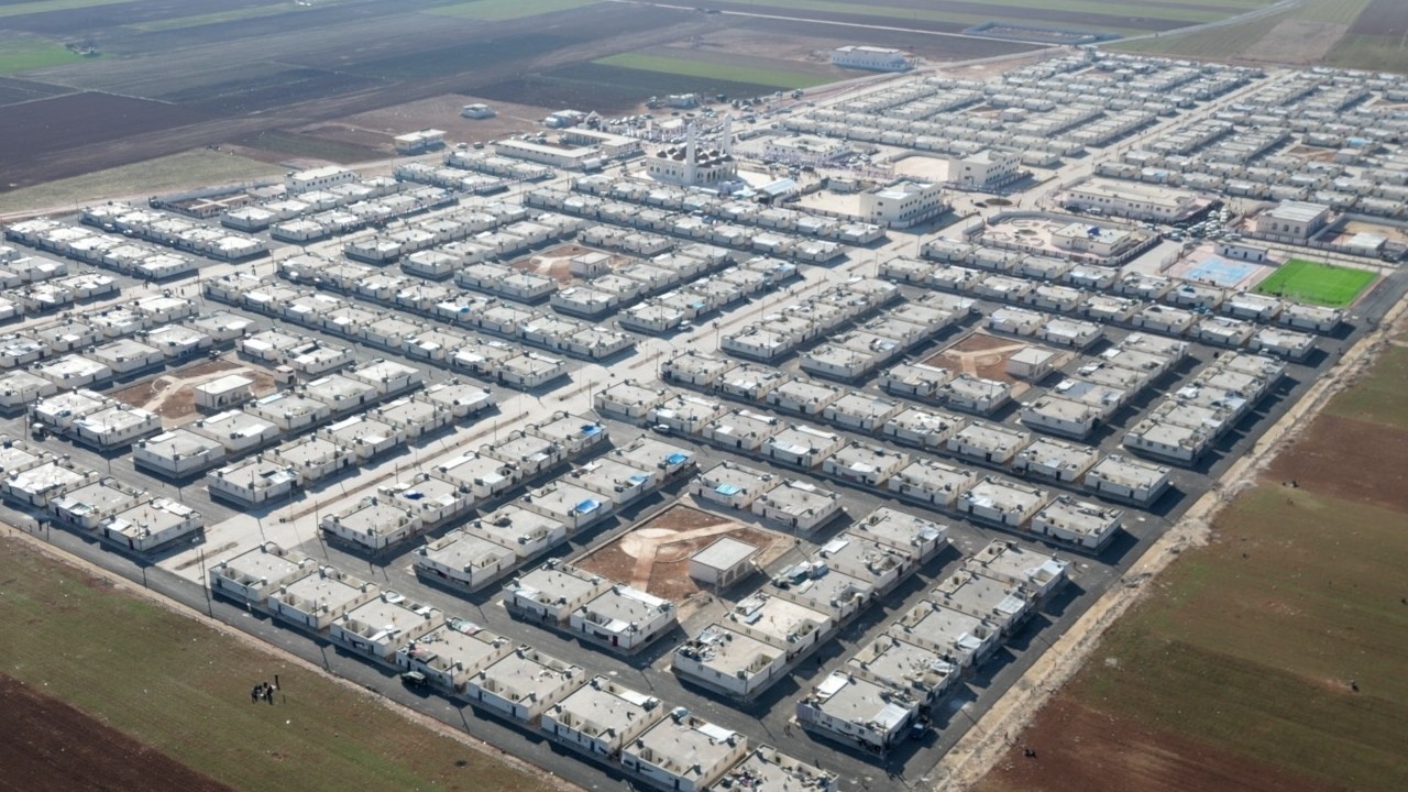 Türkiye ve Katar'dan Suriye'de 1400 aileye yeni yuva