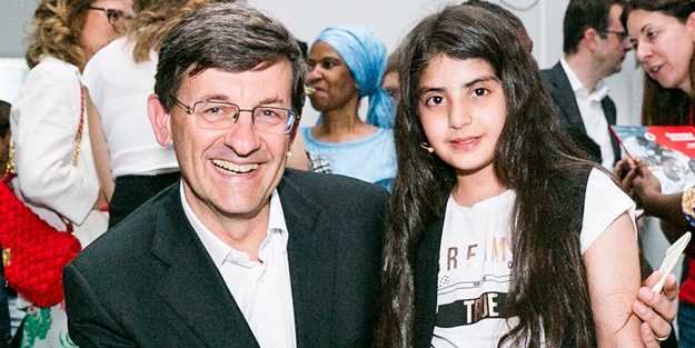 Türkiye Vodafone Vakfı'nın ''Yarını Kodlayanlar'' projesiyle hayatı değişen Esra Londra'nın yıldızı oldu