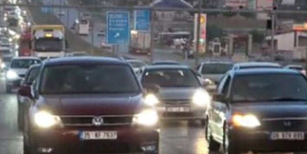 Türkiye yeniden yollarda! Trafik durma noktasına geldi