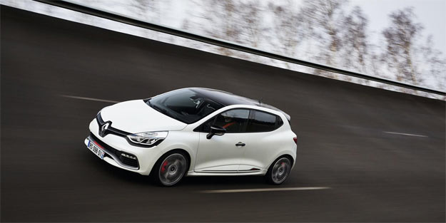 Sürücüler yolları, otoparkları bembeyaz yaptı