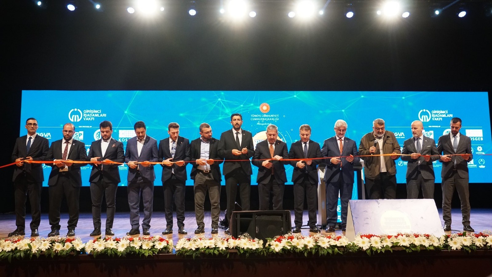 "Türkiye Yüzyılını Yükseltecek Olan Gençlerdir"