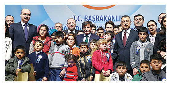 Türkiye, zorba yumruğuna karşı şefkatle uzanan eldir