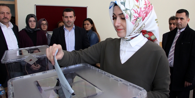 Türkiye'de 15 ilde oy verme işlemi başladı