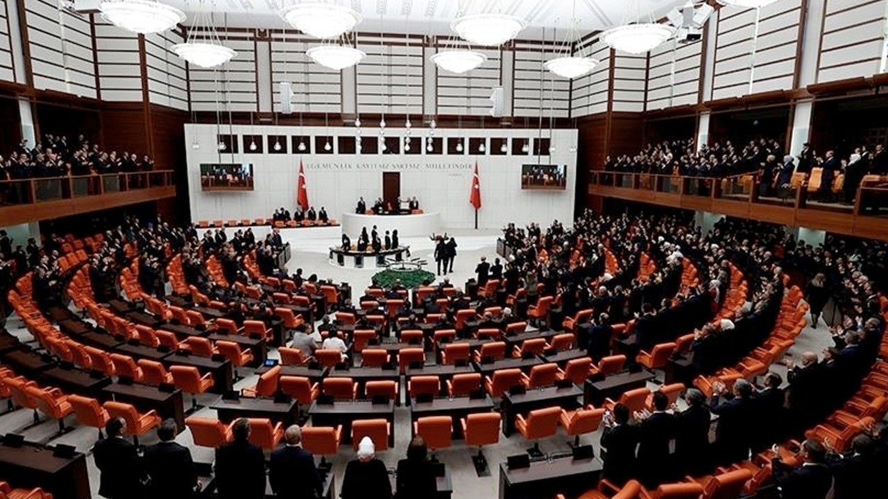 Türkiye'de 180 siyasi parti arasında Ak Parti 10 milyon üyeyle birinci: CHP'yi fena solladı!