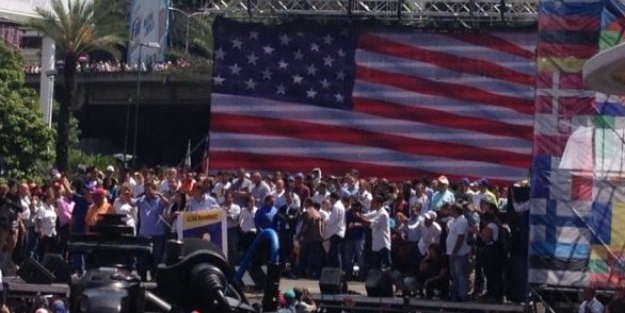 Türkiye’de Amerikan bayrağını kimler dalgalandırıyor?