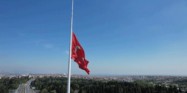 Türkiye'de bayraklar yarıya indi!