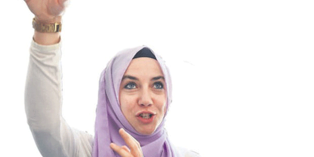 Türkiye’de bir ilk, başörtülü…