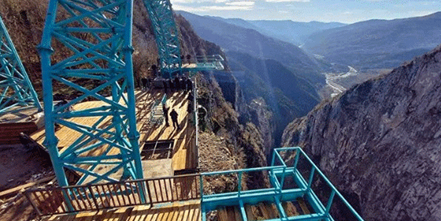 Türkiye'de bir ilk! Bu salıncağa binmek yürek istiyor