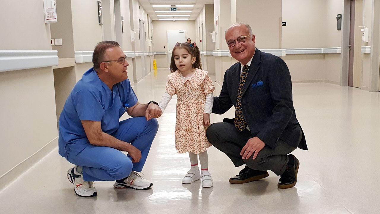 Türkiye’de bir ilk, dünyada ikinci! Küçük Fatma Nur hayata tutundu