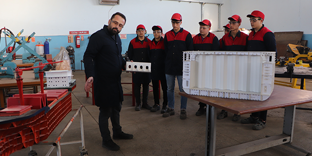 Türkiye'de bu liseden mezun olan zengin oluyor! 2 bin dolarla işbaşı yapıyorlar