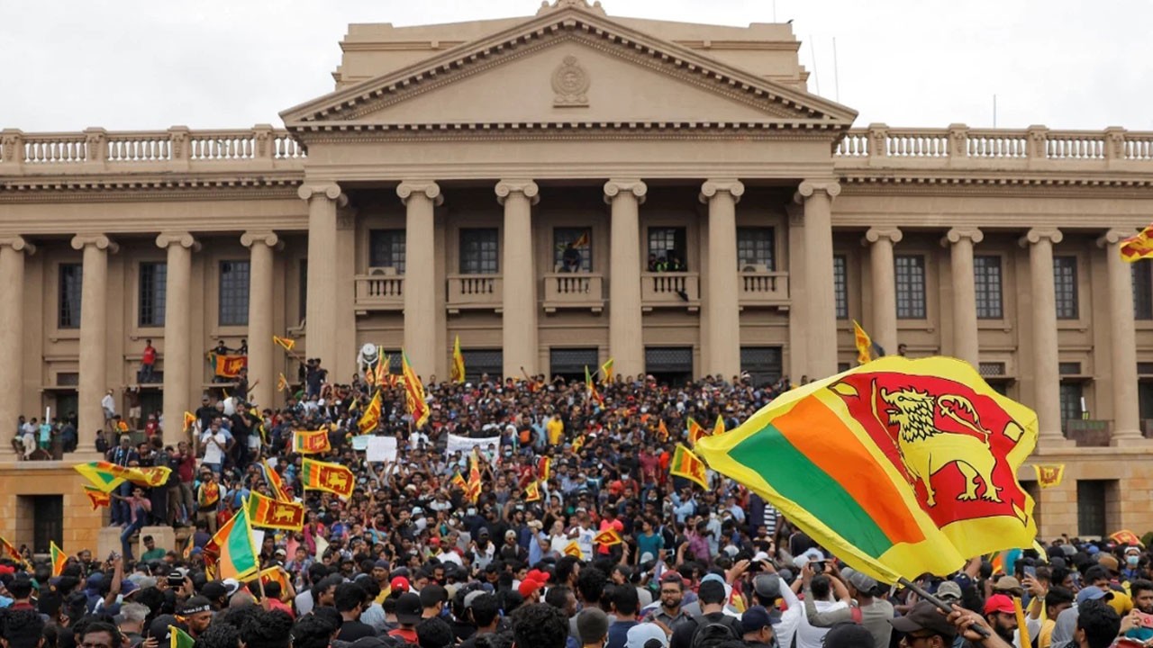 Türkiye’de de sık sık eleştiriliyordu! Milletvekillerine emekli maaşını tamamen kaldırdılar