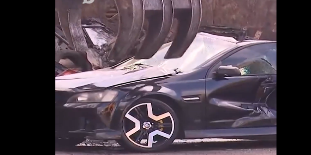 Türkiye'de de uygulanmalı! Polisler hız sınırını aşan adamın aracını parçaladı!