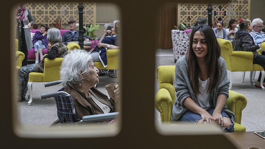 Türkiye'de huzurevlerinde kaç kişi kalıyor?