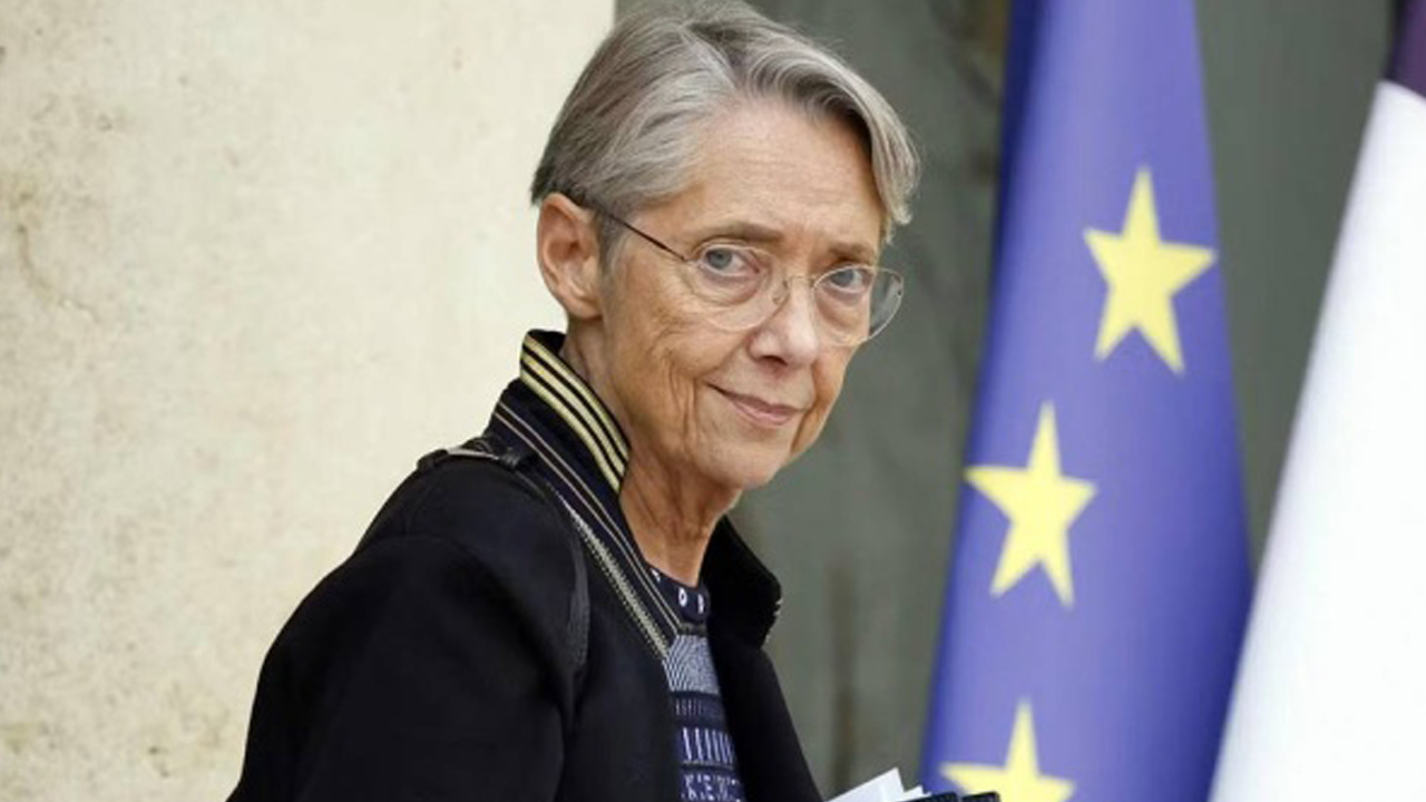 Türkiye'de neden olmasın? Telefon ve sosyal medyayı yasaklayıp ortaokul ve liselerde yapay zeka öğretecekler!