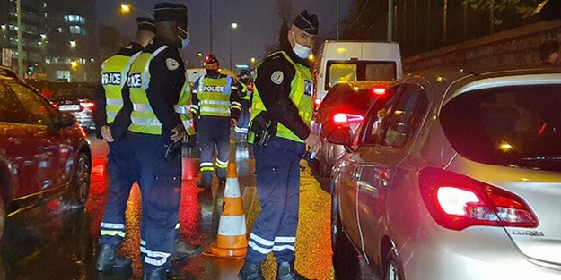 Türkiye'de olsa yer yerinden oynar! Fransa'da polis yasak saatine yetişemeyenlere ceza yağdırdı