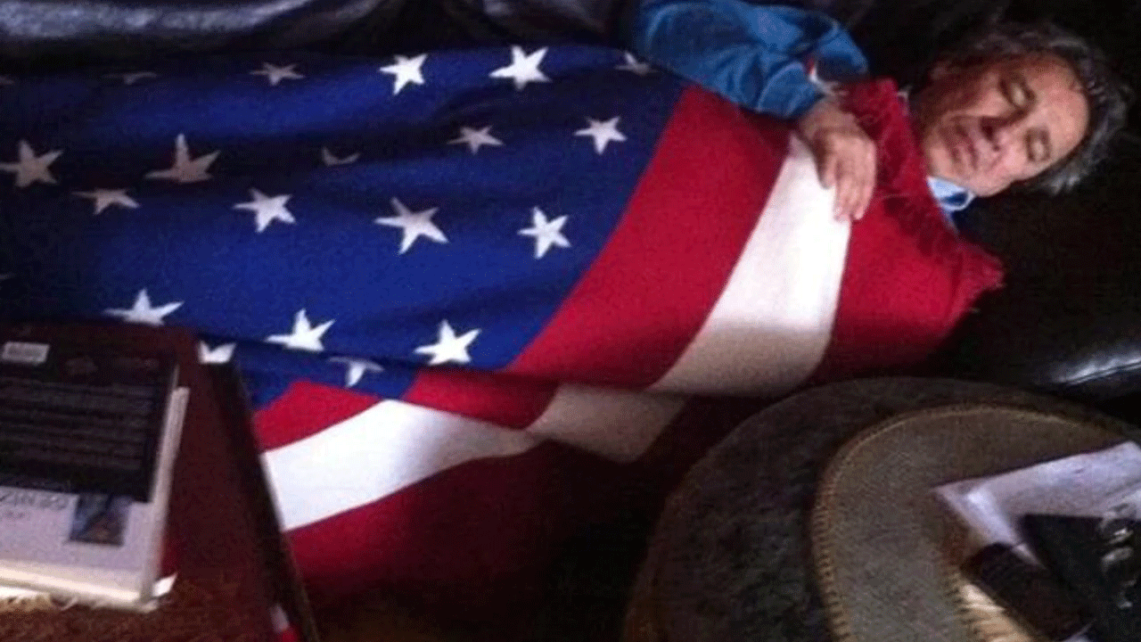 Türkiye’de olunca birileri tepiniyor! ABD kendi Can Dündar'ına cezayı bastı