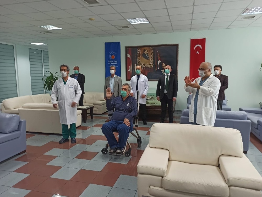 Türkiye’de plazma tedavisinin ilk uygulandığı korona hastası taburcu oldu 