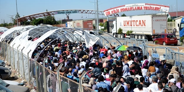 Türkiye'de Suriye'ye geçişler bitti! 120 bin Suriyeli ülkesine döndü
