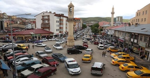 Türkiye’de trafiğe kayıtlı motorlu kara taşıtları tarafından 306 milyar 926 milyon kilometre yol kat edildi 