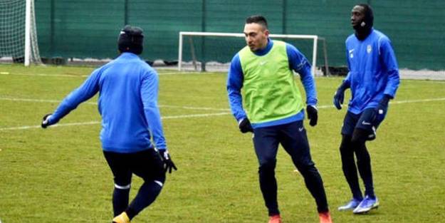 Türkiye'de tutunamayan Mevlüt, eski takımına döndü!