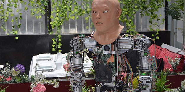 Türkiye'de üretildi! İnsansı robota yüz eklendi