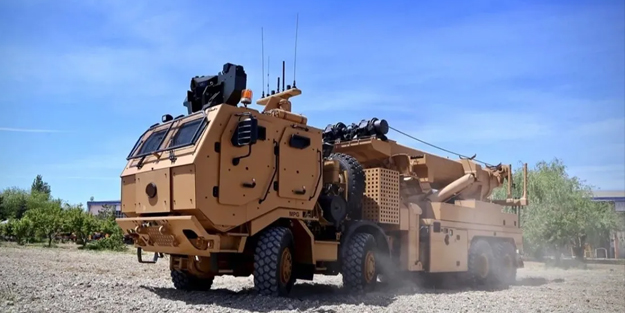 Türkiye'de üretildi: Muadillerinden çok ama çok daha üstün! 8x8 TKA resmen teslim edildi!