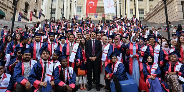 Türkiye'de YTB burslarıyla okuyan öğrencilere mezuniyet töreni