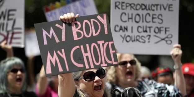 Türkiye'deki batı yalakası femifaşistler bakın görün! ABD'de yasaklandı