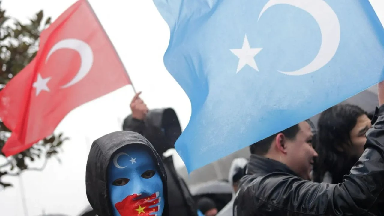 Türkiye’deki Uygurlar sahipsiz! Güvenli limandan sınır dışı riskine