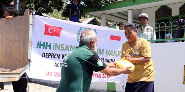 Türkiye’den 11 bin 900 Endonezyalı’ya acil yardım