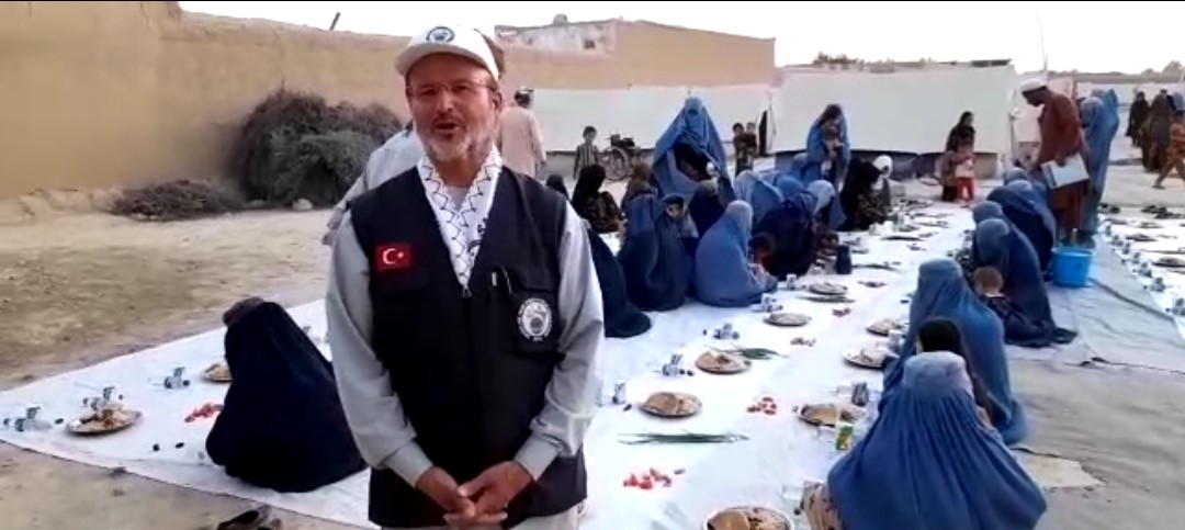 Türkiye’den Afganistanlı mazlumlara bayram taşıyorlar