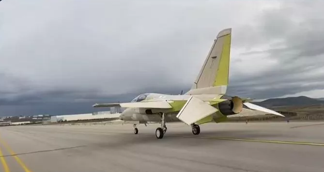 Türkiye'den bir sürpriz daha! MMU'nun ardından HÜRJET de piste çıktı