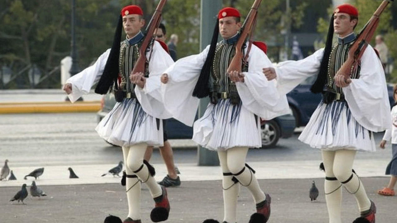 Türkiye'den etekli Yunan askerlerine cevap