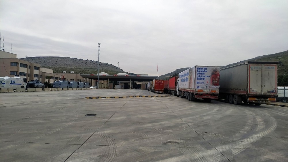 Türkiye’den İdlib’e 85 tır insani yardım 