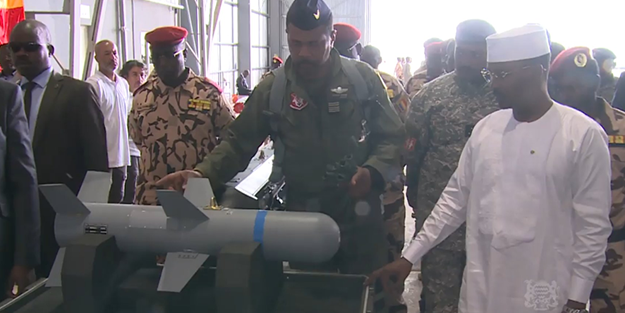 Türkiye'den İHA ve HÜRKUŞ aldılar! Resmi törenle gözdağı verdiler