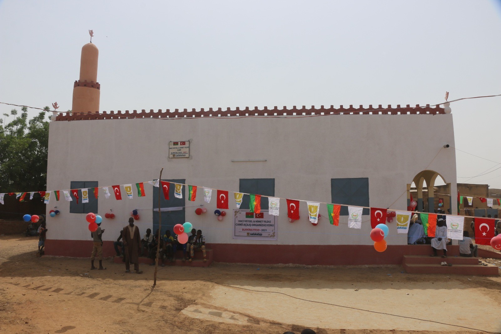 Türkiye’den Malili mültecilere insani yardım