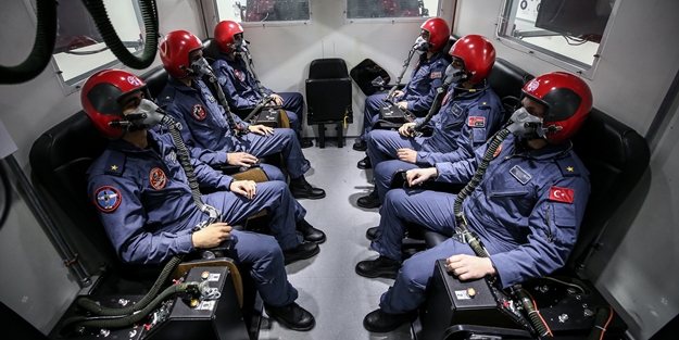 Türkiye'nin astronot adayları ilk kez görüntülendi... Uzay yolculuğuna böyle hazırlanıyorlar