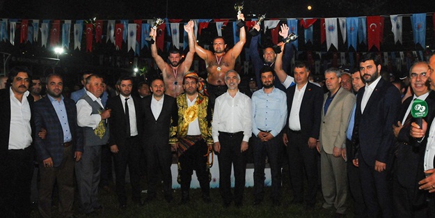 Türkiye'nin başpehlivanları Hasbahçe'de yarıştı