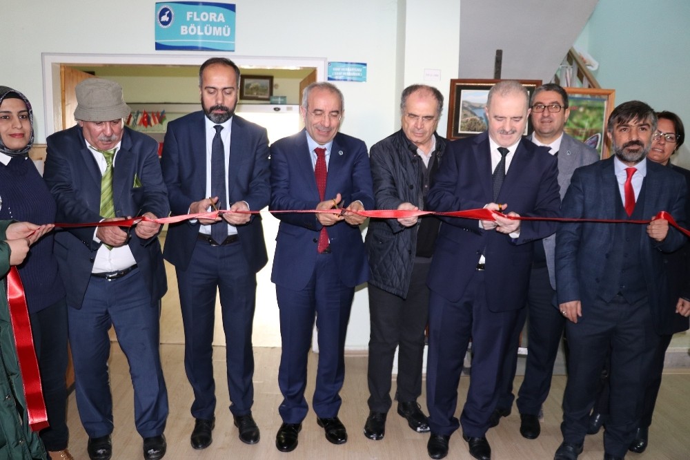 Türkiye’nin bilimsel ilk sanal herbaryumu ‘VANF’ açıldı 