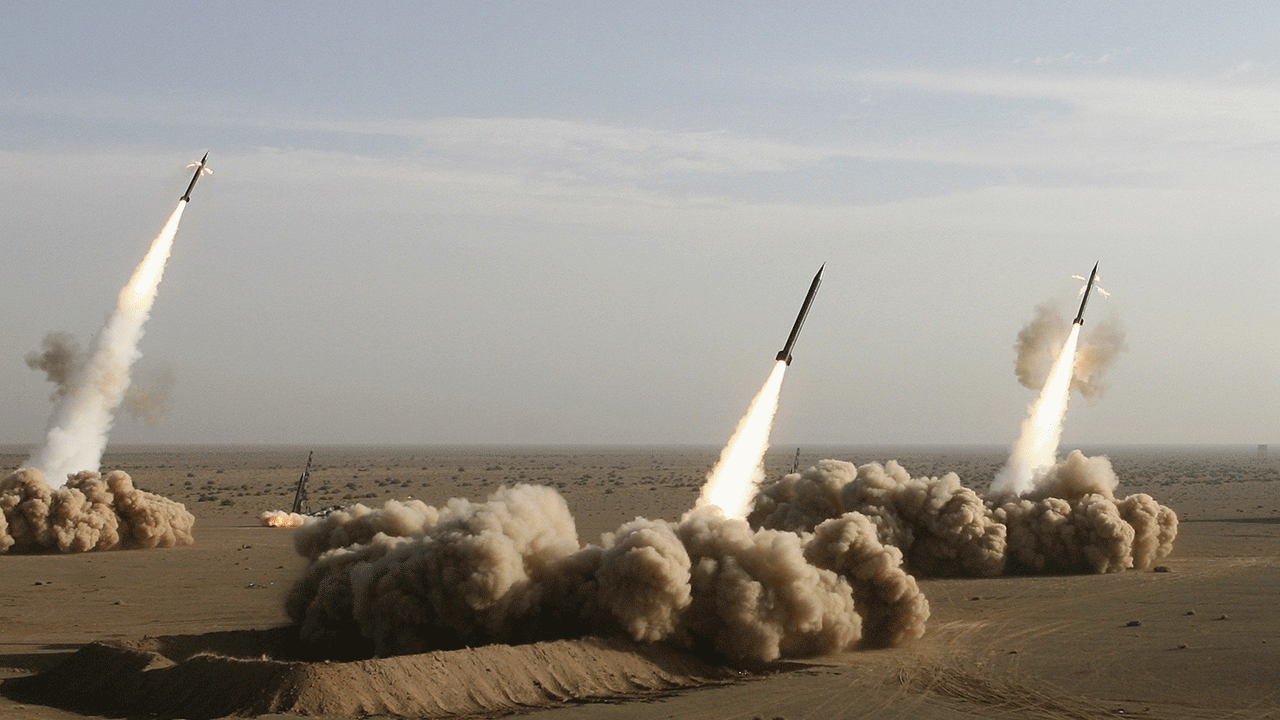 Türkiye'nin dibinde korkutan gelişme: Yeni füzeleri tanıttılar!