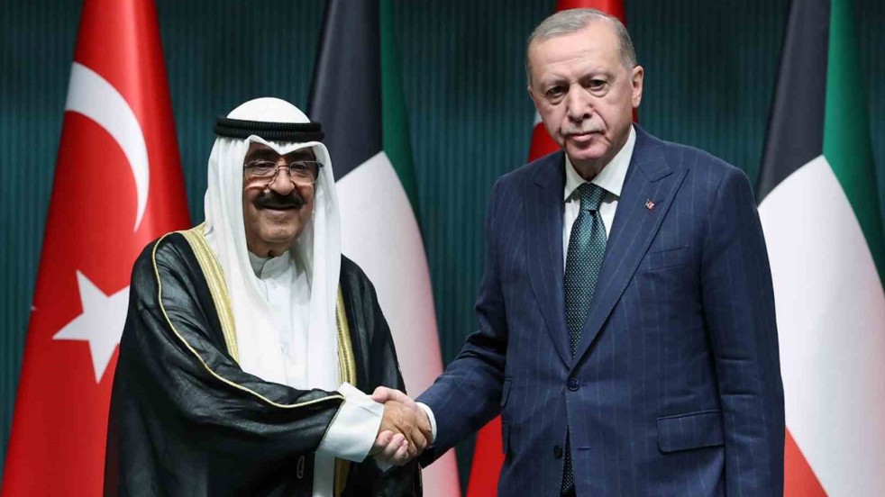 Türkiye’nin diplomasi trafiği devam ediyor! Cumhurbaşkanı Erdoğan Kuveyt Emiri ile görüştü