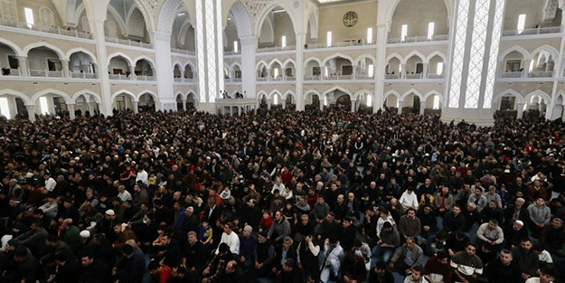 Türkiye'nin en büyük 2. camii Şahinbey'de Berat coşkusu! Doldu, taştı...