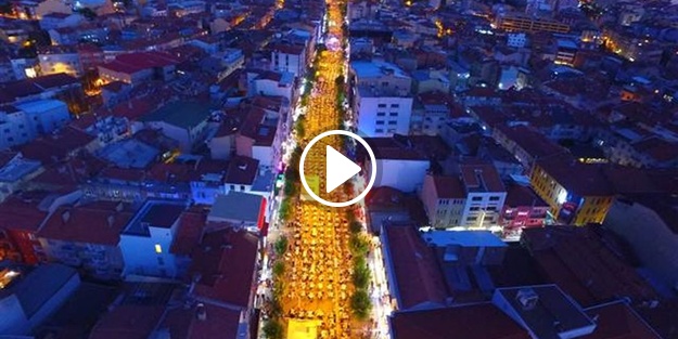 Türkiye’nin en büyük iftar sofrası 'Uşak’ta kuruldu!