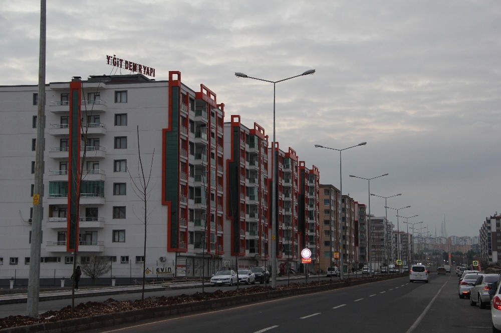 Türkiye’nin en büyük mahallesini en güzel mahalle yapmak için kolları sıvadı 