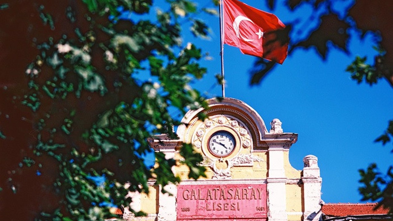 Türkiye’nin en iyi okullarından Galatasaray Lisesi’nde çalınan teneffüs zili olay oldu! Duyan, kulaklarına inanamadı